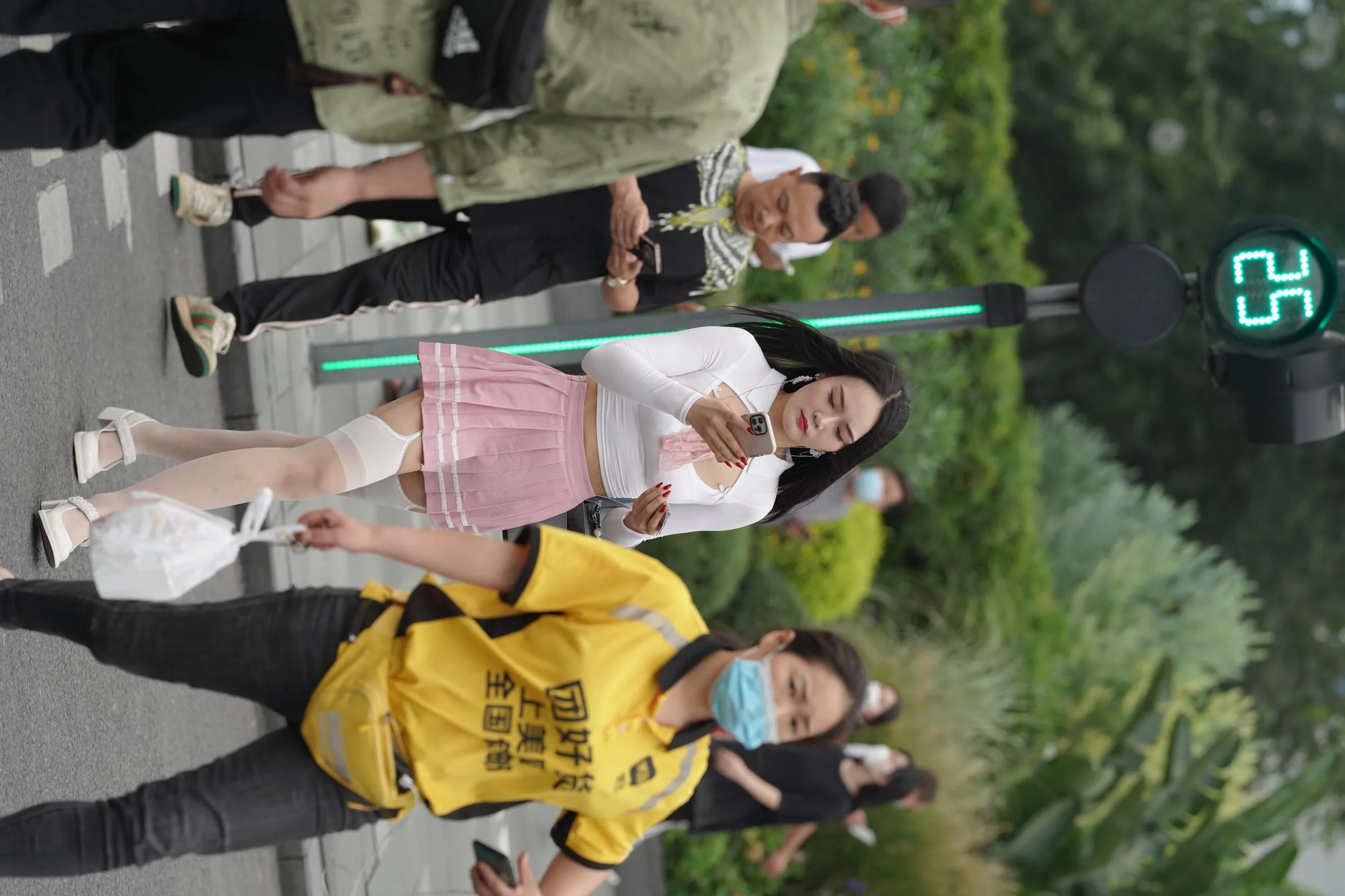 魔镜街拍 NO.161 街拍白丝吊带袜美女 [109P]插图2